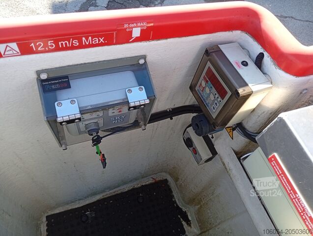 Furgons ar pacelšanas grozu Iveco Daily 35