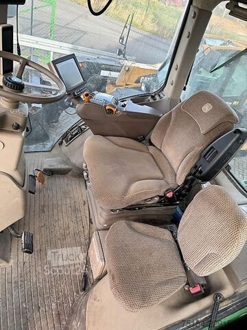 Traktori John Deere 8320RT