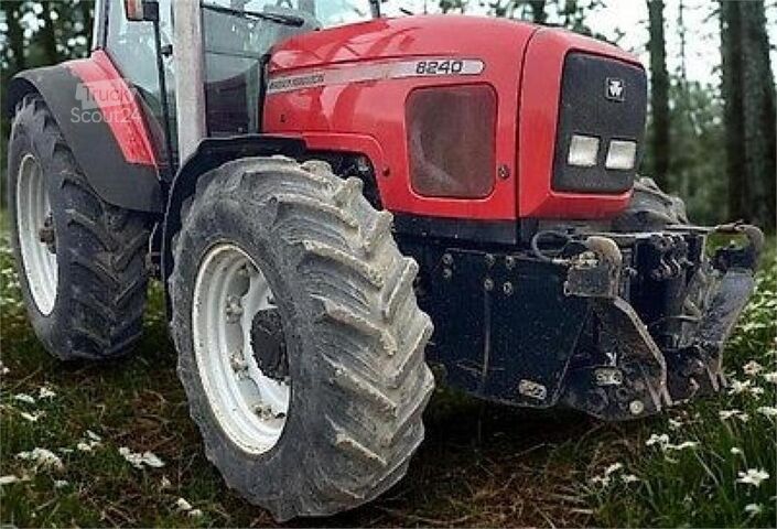 Traktor Massey Ferguson 8240