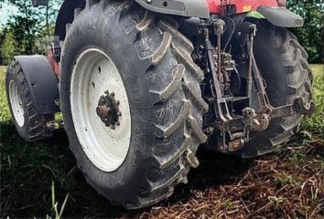Traktor Massey Ferguson 8240