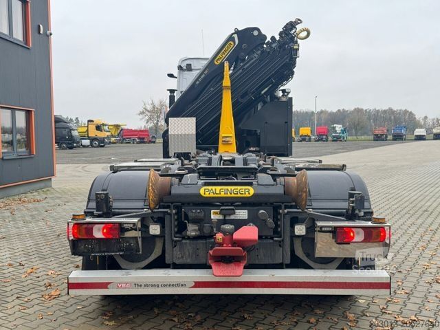 Камион с кука за контейнери MERCEDES-BENZ Arocs 3253 8x4 Abrollkipper Kran Palfinger 37002