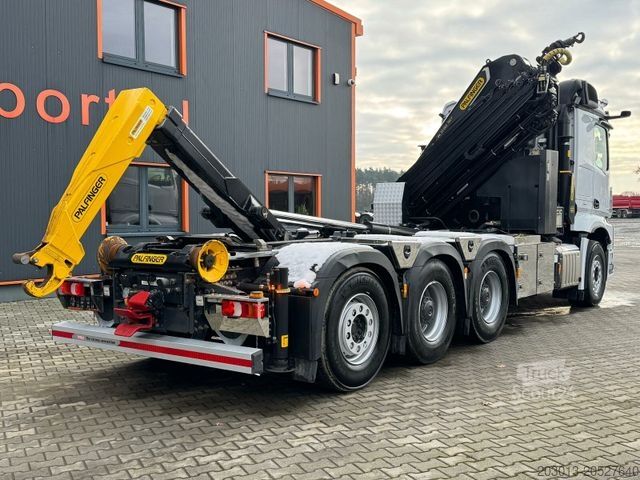 Haakarm vrachtwagen MERCEDES-BENZ Arocs 3253 8x4 Abrollkipper Kran Palfinger 37002