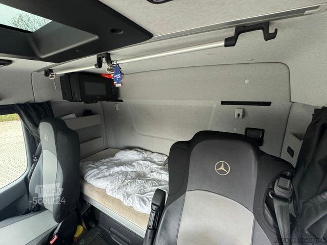 Jeřáb na nákladním automobilu MERCEDES-BENZ Arocs 3253 8x4 Abrollkipper Kran Palfinger 37002