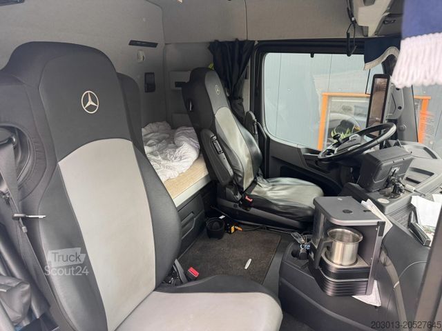 Jeřáb na nákladním automobilu MERCEDES-BENZ Arocs 3253 8x4 Abrollkipper Kran Palfinger 37002