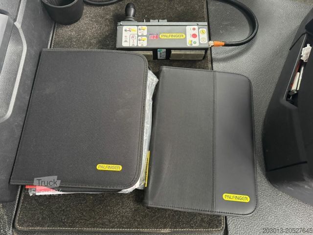 Jeřáb na nákladním automobilu MERCEDES-BENZ Arocs 3253 8x4 Abrollkipper Kran Palfinger 37002