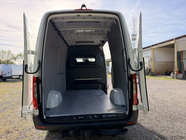 Furgão de caixa alta e longa distância entre eixos Mercedes-Benz Sprinter 319 L2H2 V6 3,0L AHK-3,5T Kamer