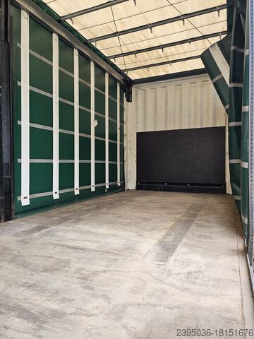 Ρυμουλκούμενο με καρότσα & μουσαμά Krone SD