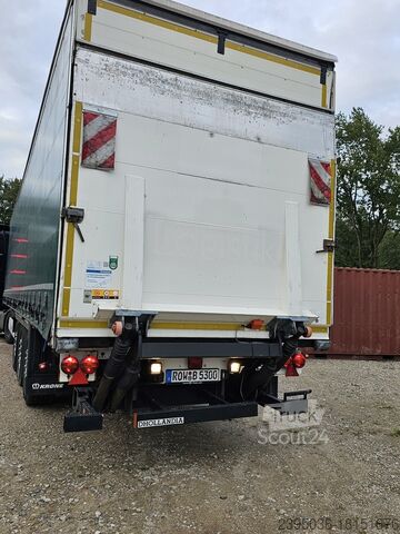 Ρυμουλκούμενο με καρότσα & μουσαμά Krone SD