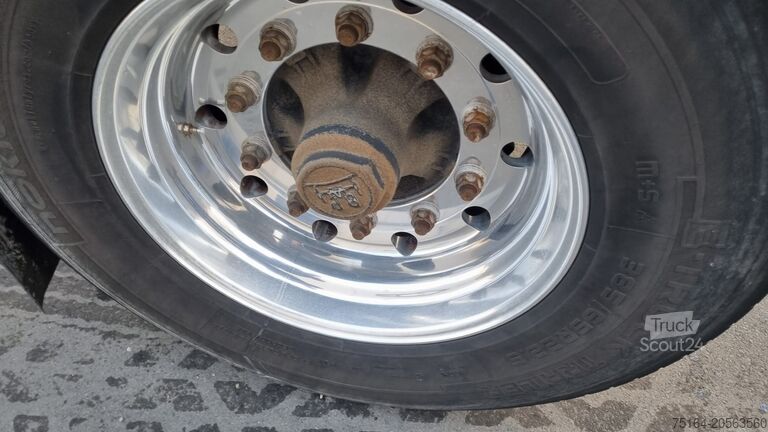 Trīspusēja pašizgāzēja piekabe Schwarzmüller M-Serie