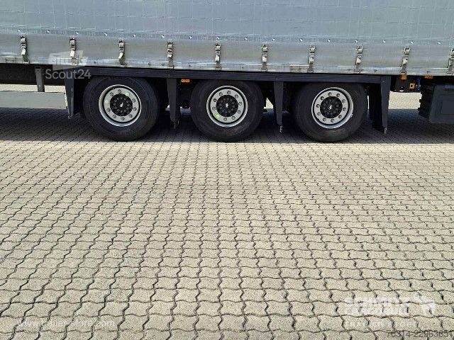 Semi-remorque bâchée Schmitz Cargobull Curtainsider Mega Getränke