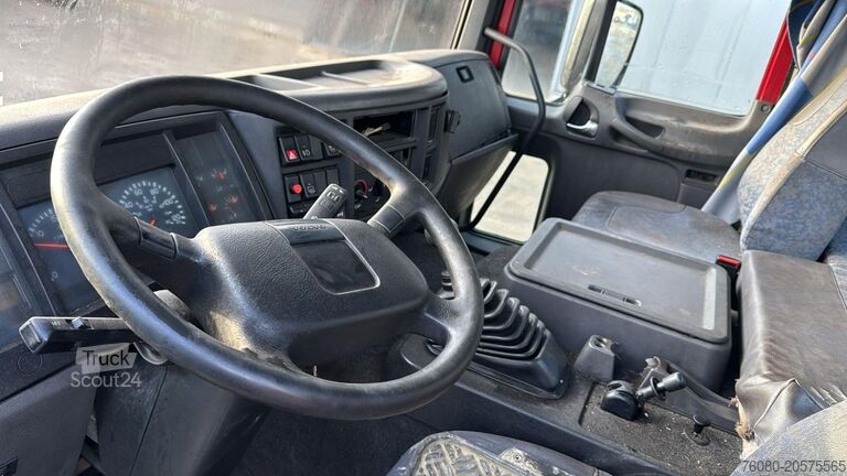 Telaio con cabina Volvo FL 220 (MANUAL GEARBOX / BOITE MANUELLE)