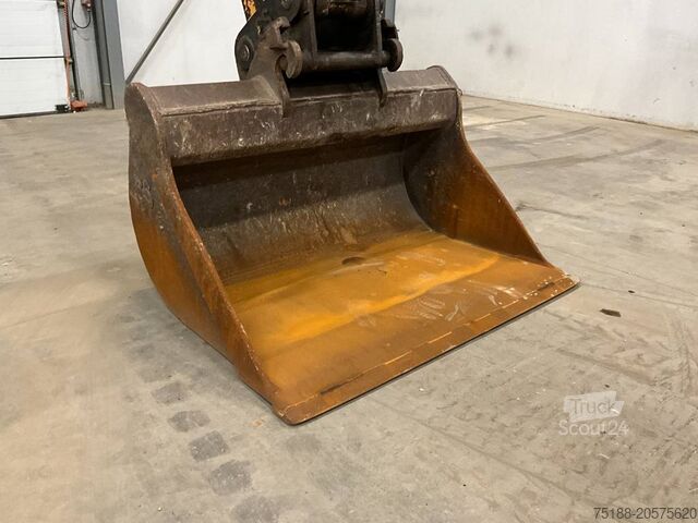 Escavatore cingolato CASE CX 235 C SR