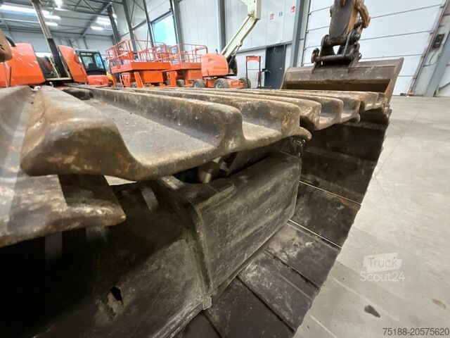 Escavatore cingolato CASE CX 235 C SR