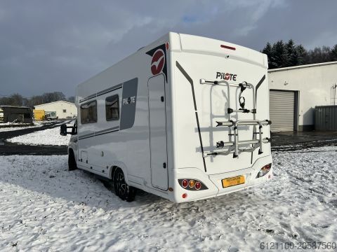 Yarı entegre karavan Pilote Pacific P696D Hubbett - Solar - Markise