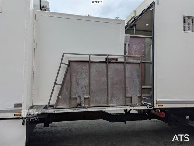 Viehtransport Renault 520T High 6x2 livestock truck with HFR trailer