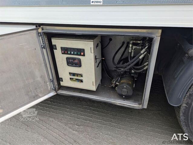 Viehtransport Renault 520T High 6x2 livestock truck with HFR trailer