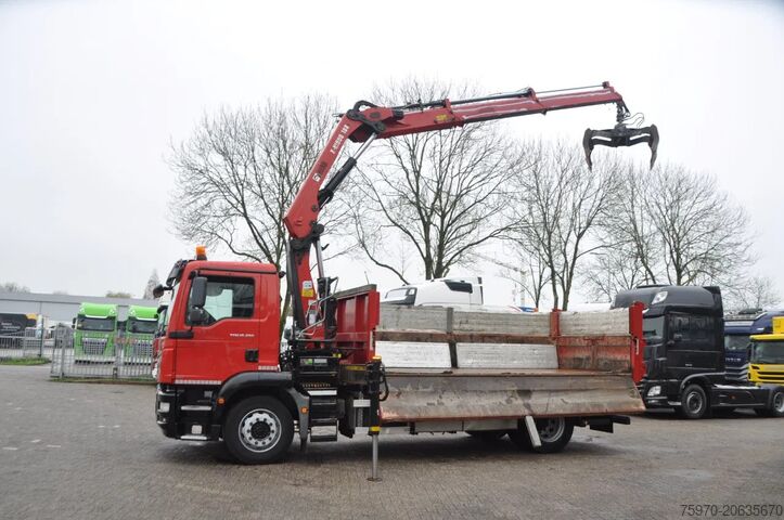 Kipper met kraan MAN TGM 18.250 2-SIDE KIPPER HIAB CRANE COMPRESSO...