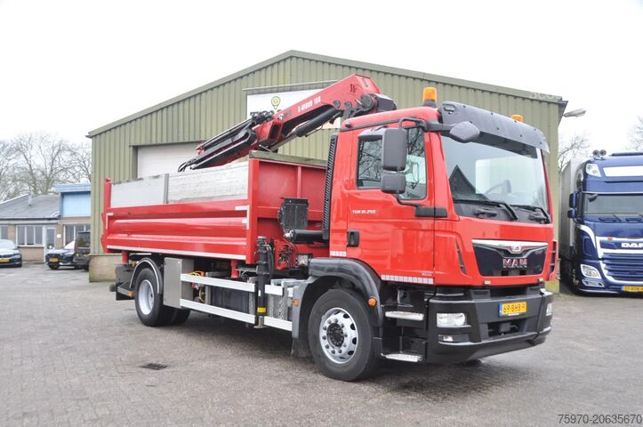 Kipper met kraan MAN TGM 18.250 2-SIDE KIPPER HIAB CRANE COMPRESSO...