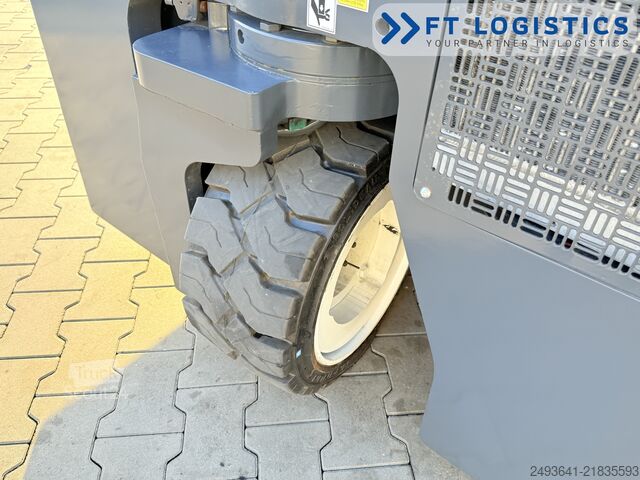 чотири-напрямний навантажувач Combilift C2500CB DIESEL TRIPLEX 5500 POSITIONER