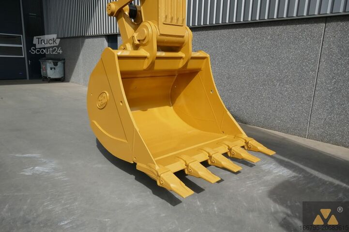 الحفارة الزاحفة Caterpillar 352F