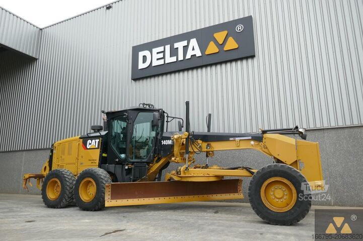 ممهدة الطرق Caterpillar 140M2