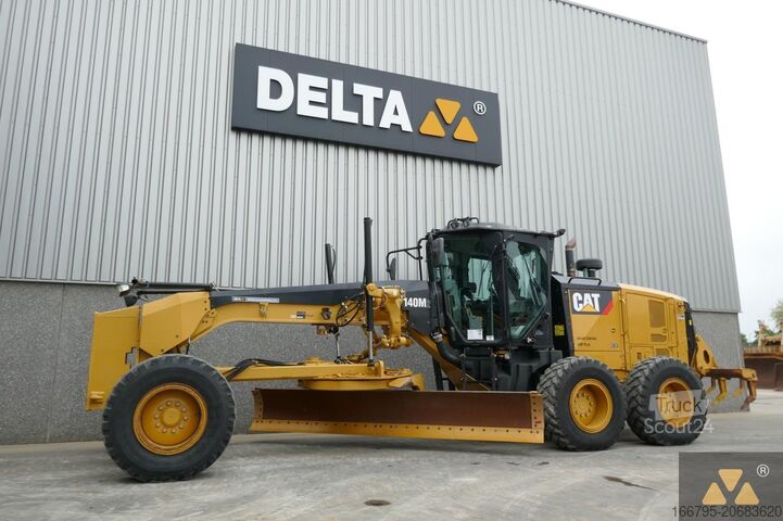 ممهدة الطرق Caterpillar 140M2