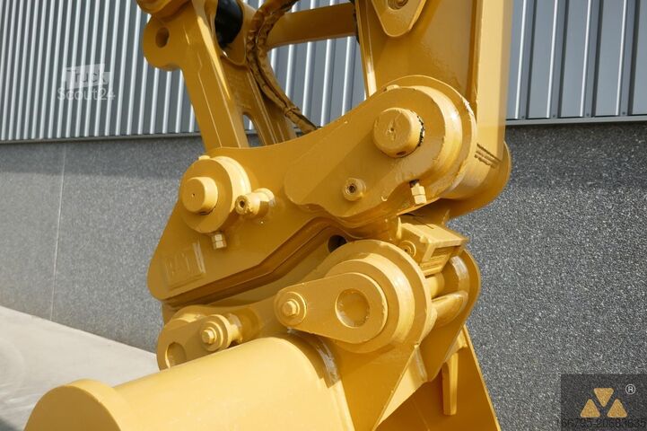 الحفارة الزاحفة Caterpillar 320