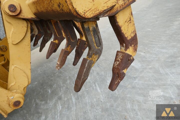 ممهدة الطرق Caterpillar 120M