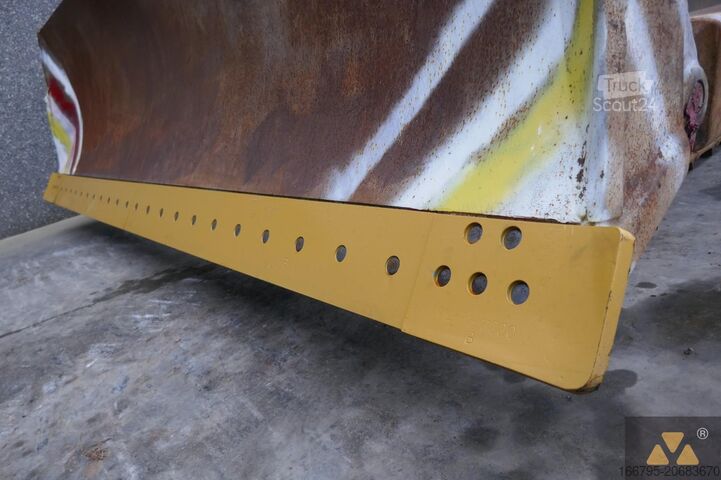 جرافة Komatsu D65PX-15EO