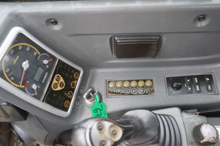 Excavateur sur roues Hyundai Robex 55W-9 Wheeled Excavator 5.5t / 2pc