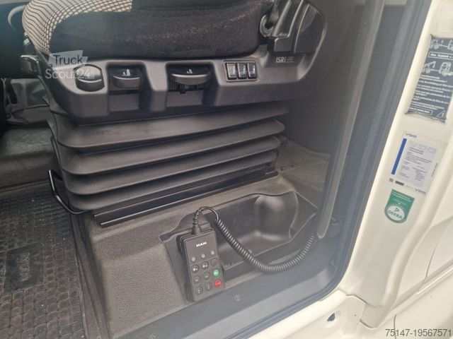 Vrachtwagen met bakwagen MAN TGX 18.420 4x2 LL Koffer LBW MBB Intarder