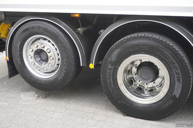 Kyld lastbil Volvo FH 500 6×2 / 19 EPAL KRONE refreer / ADR