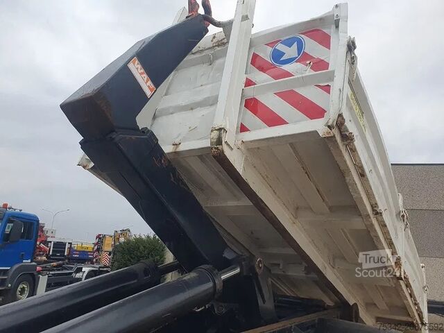 Tovornjak z žerjavom Mercedes-Benz Atego 1928