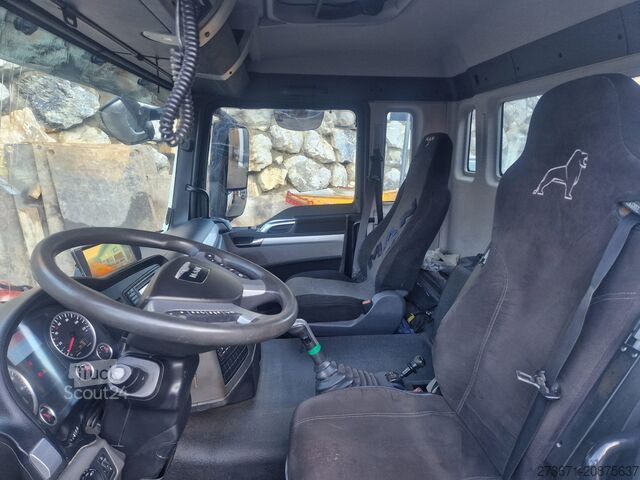 Grue montée sur camion MAN TGS