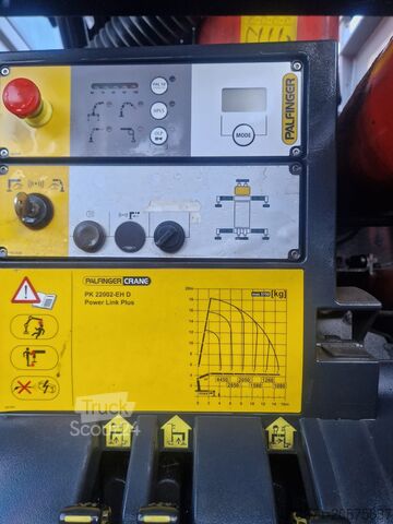 Grue montée sur camion MAN TGS