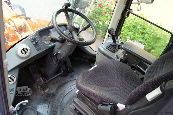 Nakladač DOOSAN DL250-3 /Reifen neu/Partikelfilter Stufe IIIB
