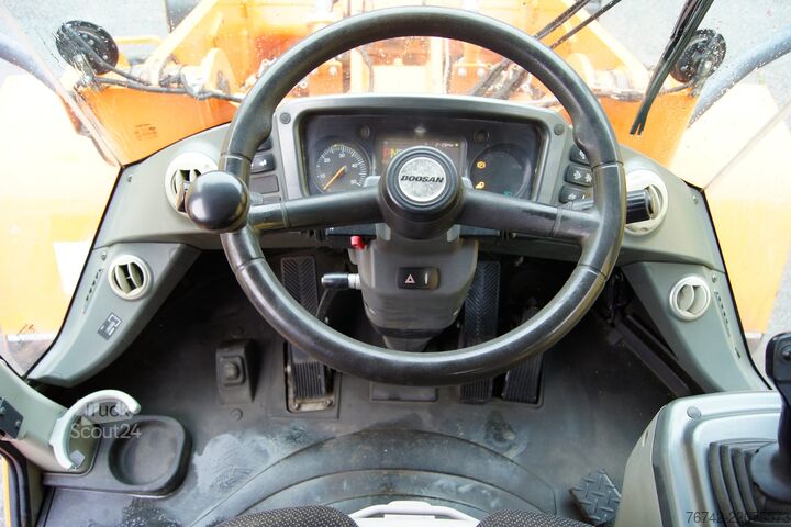 Nakladač DOOSAN DL250-3 /Reifen neu/Partikelfilter Stufe IIIB