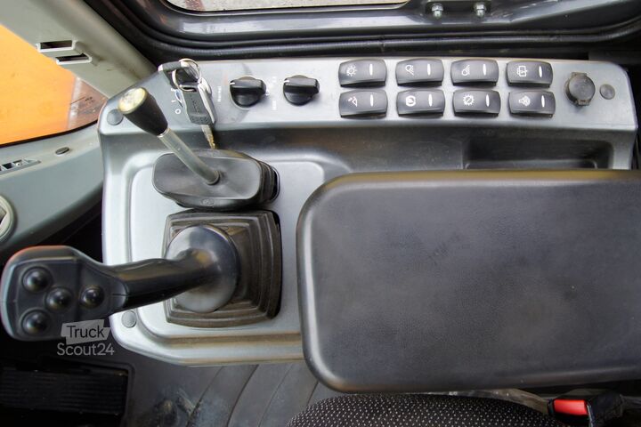 Nakladač DOOSAN DL250-3 /Reifen neu/Partikelfilter Stufe IIIB