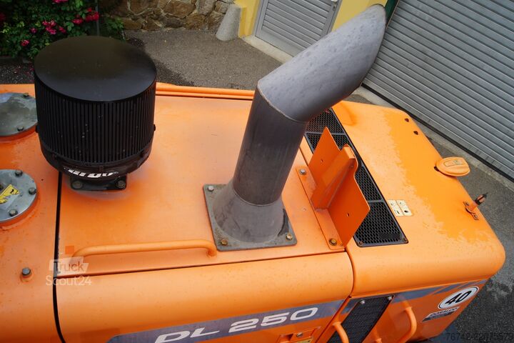 Nakladač DOOSAN DL250-3 /Reifen neu/Partikelfilter Stufe IIIB