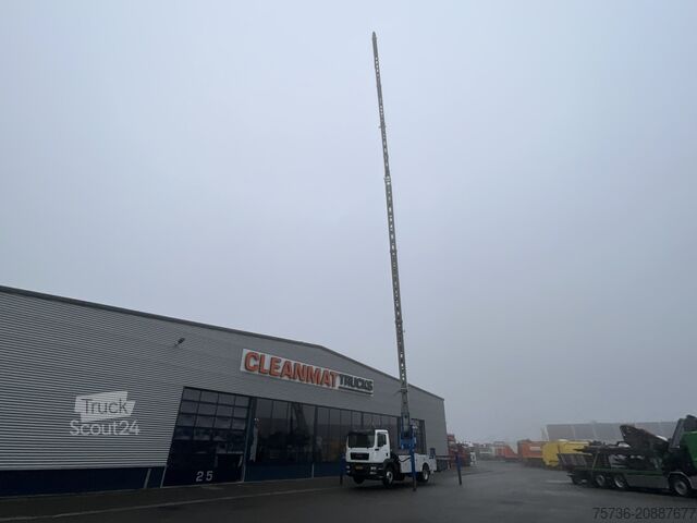 Vrachtwagen met kraan Man TGM 15.290 Klaas 35 meter Dachdecker Kran
