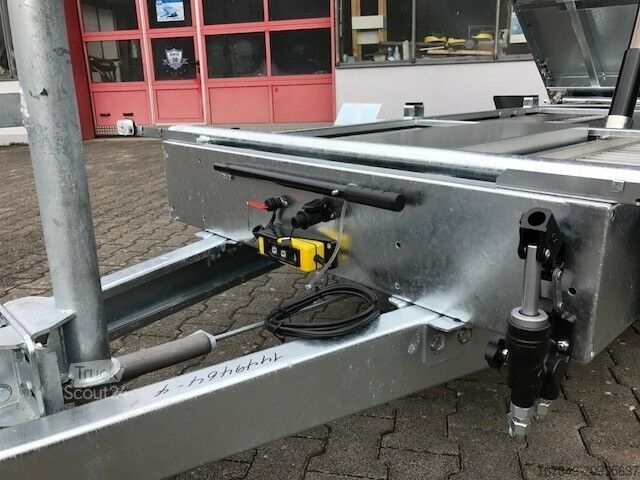 Трьохсторонній самоскидний причіп HUMBAUR HTK 3000.31 - 3.000kg elektrisch kippbar!