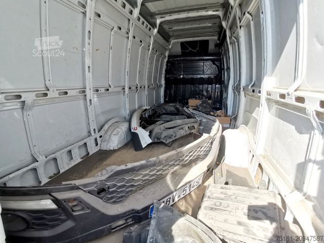 Dodávka s vysokou střechou IVECO Daily 35S15 SUPERMAXI XL/ UNFALL!/UNANGETRIEBE!