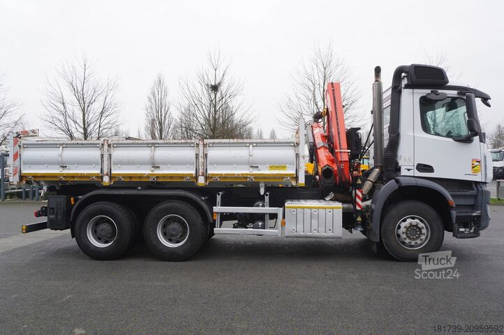 διπλόπλευρο ανατρεπόμενο φορτηγό Mercedes-Benz Arocs 2636 6x4 / 2-way tipper / Fassi