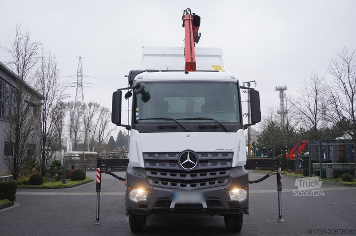 διπλόπλευρο ανατρεπόμενο φορτηγό Mercedes-Benz Arocs 2636 6x4 / 2-way tipper / Fassi