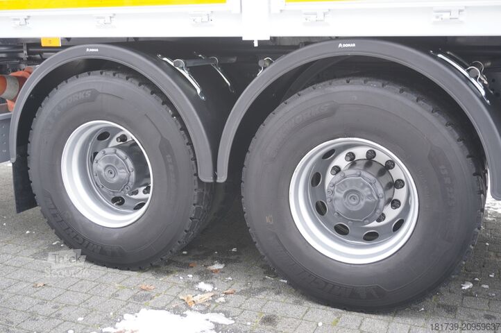 Platforma ar celtni Mercedes-Benz Arocs 2633 flatbed truck / Crane FASSI