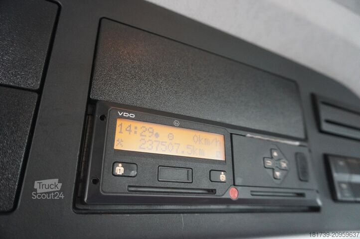 Platforma ar celtni Mercedes-Benz Arocs 2633 flatbed truck / Crane FASSI