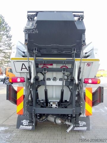 Camion à ordures Fuso Canter 7C15 AMT 4x2 / Nanos 7