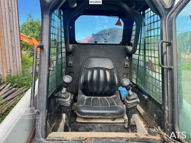 Lader Bobcat 763 Skid-Steer Loader with Bucket, Grapple and Pal