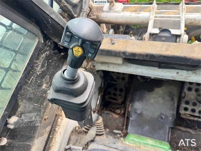 Lader Bobcat 763 Skid-Steer Loader with Bucket, Grapple and Pal