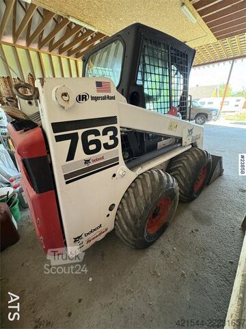 Lader Bobcat 763 Skid-Steer Loader with Bucket, Grapple and Pal